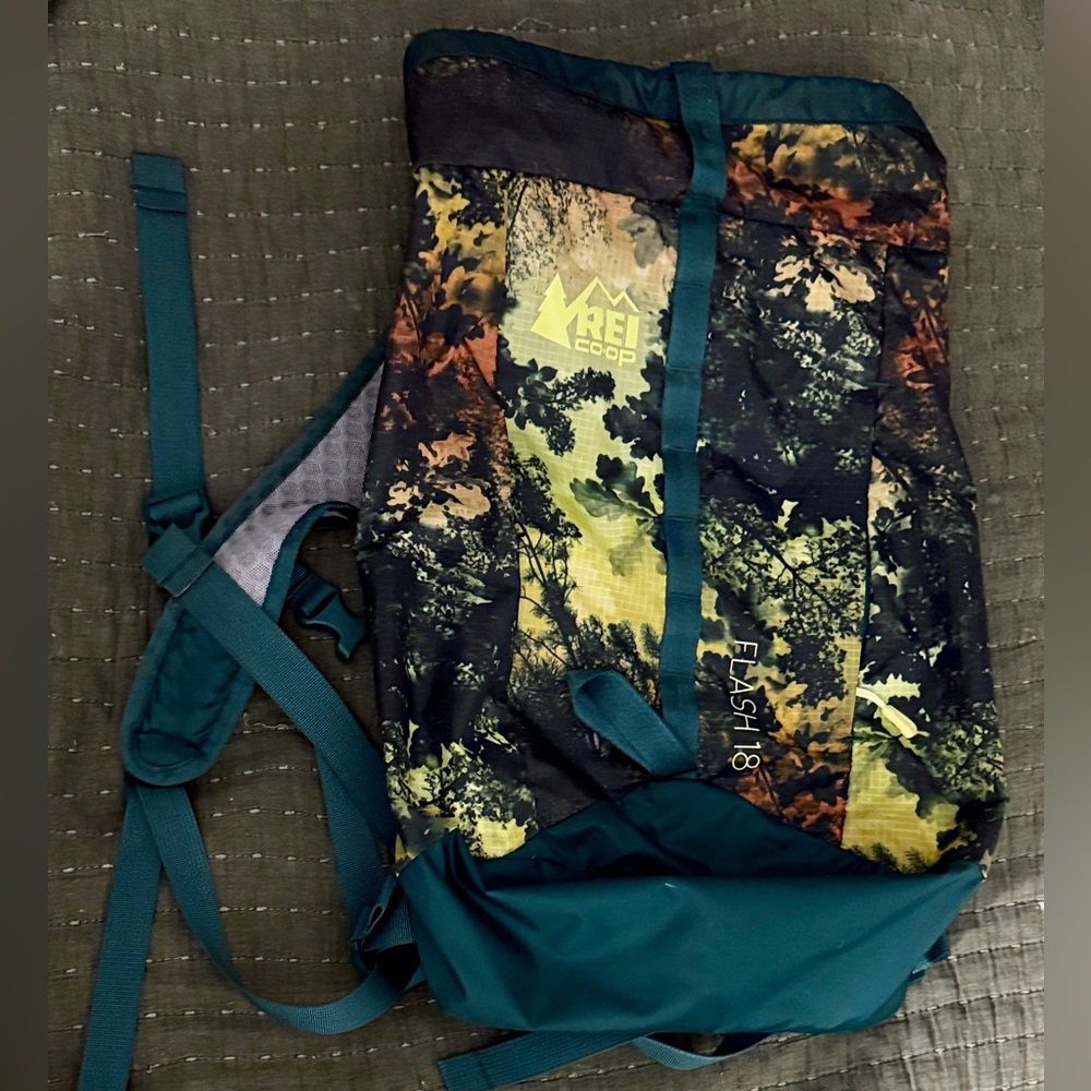 REI Flash 18 Backpack - Multicolor